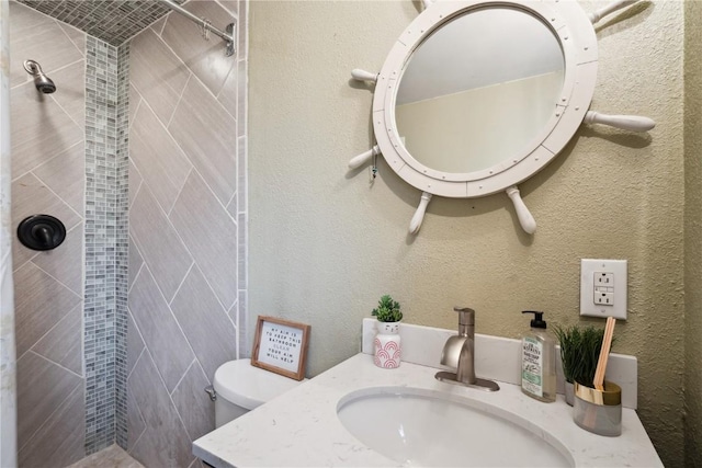 331 Lake View Dr NE, Solon, IA 52333 - bathroom featuring toilet, a tile shower, and vanity