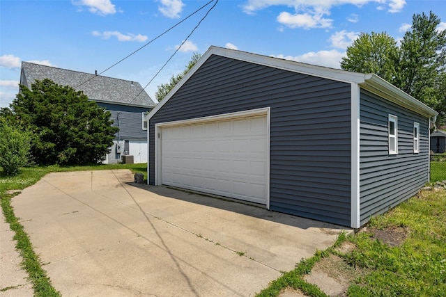 331 36th St NE, Cedar Rapids, IA 52402 - view of detached garage