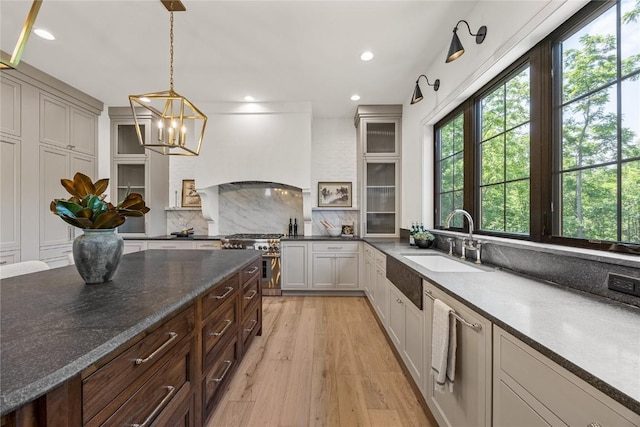 679 Allison Way, Iowa City, IA 52245 - kitchen with stainless steel appliances, tasteful backsplash, light wood-style flooring, a chandelier, and pendant lighting