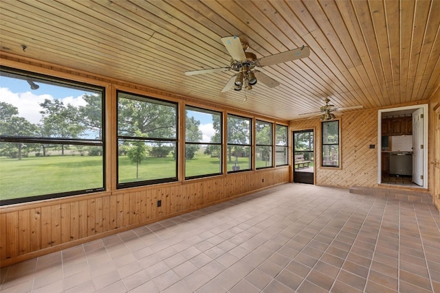 4519 Indian Creek Rd, Marion, IA 52302 - unfurnished sunroom featuring ceiling fan