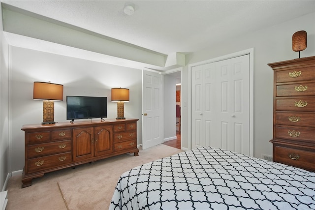 1649 Memorial Dr SE, Cedar Rapids, IA 52403 - bedroom featuring light colored carpet, a closet, and baseboards