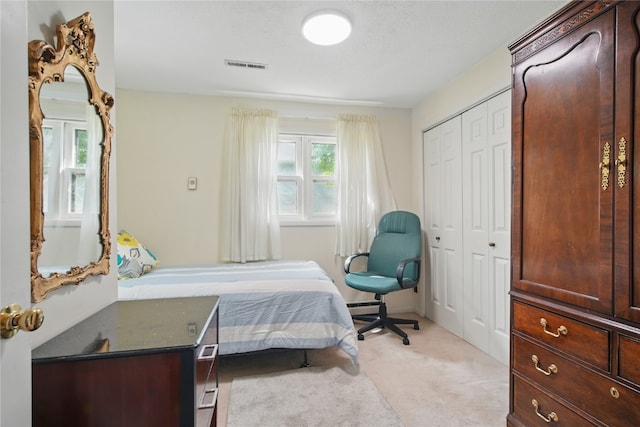 1649 Memorial Dr SE, Cedar Rapids, IA 52403 - bedroom featuring light carpet and a closet