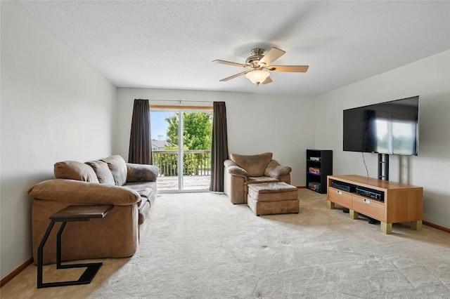 1450 Tower Ln NE, Cedar Rapids, IA 52402 - carpeted living room featuring ceiling fan