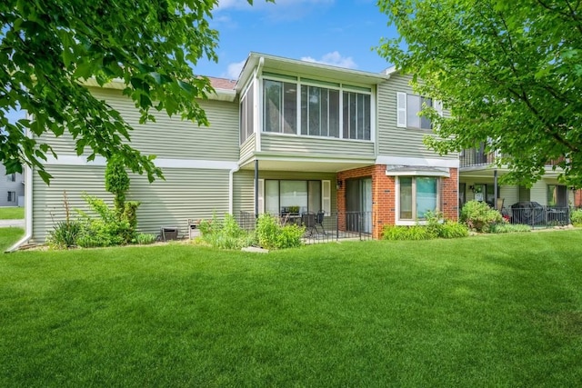 4320 Maureen Ct SE Unit 176, Cedar Rapids, IA 52403 - rear view of house featuring a lawn