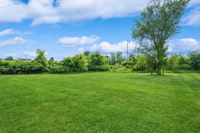 4320 Maureen Ct SE Unit 176, Cedar Rapids, IA 52403 - view of grassy yard