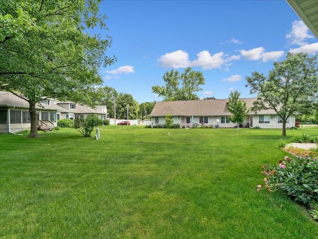 501 Washington Ct SW Unit B, Mount Vernon, IA 52314 - view of grassy yard