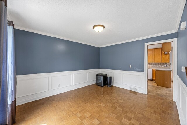 7001 Surrey Dr NE, Cedar Rapids, IA 52402 - photo 17
