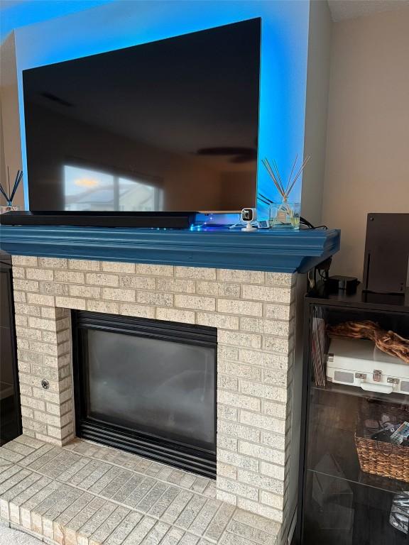 828 73rd NE, Cedar Rapids, IA 52402 - detailed view of a brick fireplace