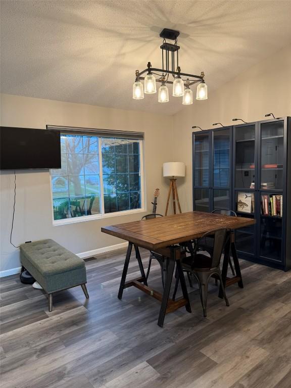 828 73rd NE, Cedar Rapids, IA 52402 - dining space featuring baseboards and dark wood-style floors