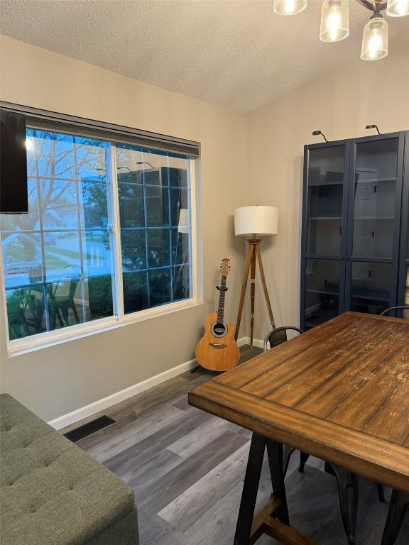 828 73rd NE, Cedar Rapids, IA 52402 - dining area with wood finished floors and a textured ceiling