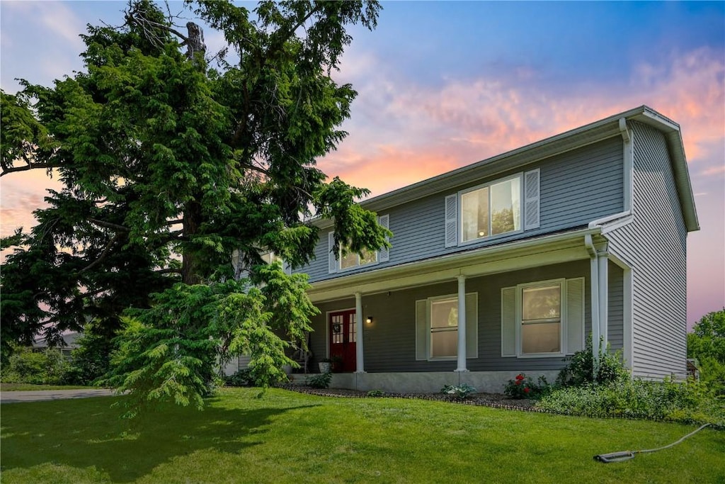 6908 Larkwood Dr NE, Cedar Rapids, IA 52402 - view of front of property with a yard and covered porch