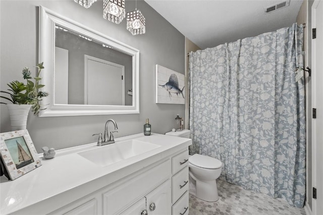 130 Thompson Dr SE Unit 320, Cedar Rapids, IA 52403 - full bathroom featuring vanity and a shower with curtain