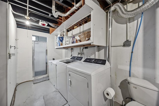 3622 14th Ave SE, Cedar Rapids, IA 52403 - laundry area with washer and dryer