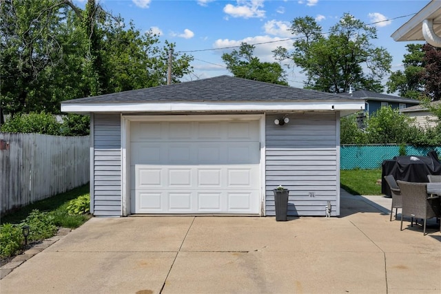 3622 14th Ave SE, Cedar Rapids, IA 52403 - detached garage featuring concrete driveway