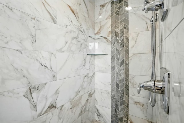 1643 Avalon Pl, Iowa City, IA 52245 - full bath featuring a tile shower