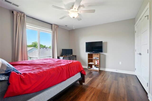 1643 Avalon Pl, Iowa City, IA 52245 - bedroom with wood finished floors and a ceiling fan