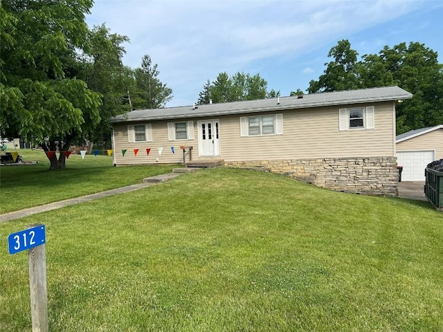 312 Lake View Dr NE, Solon, IA 52333 - view of front facade featuring a front lawn, an outbuilding, and a garage