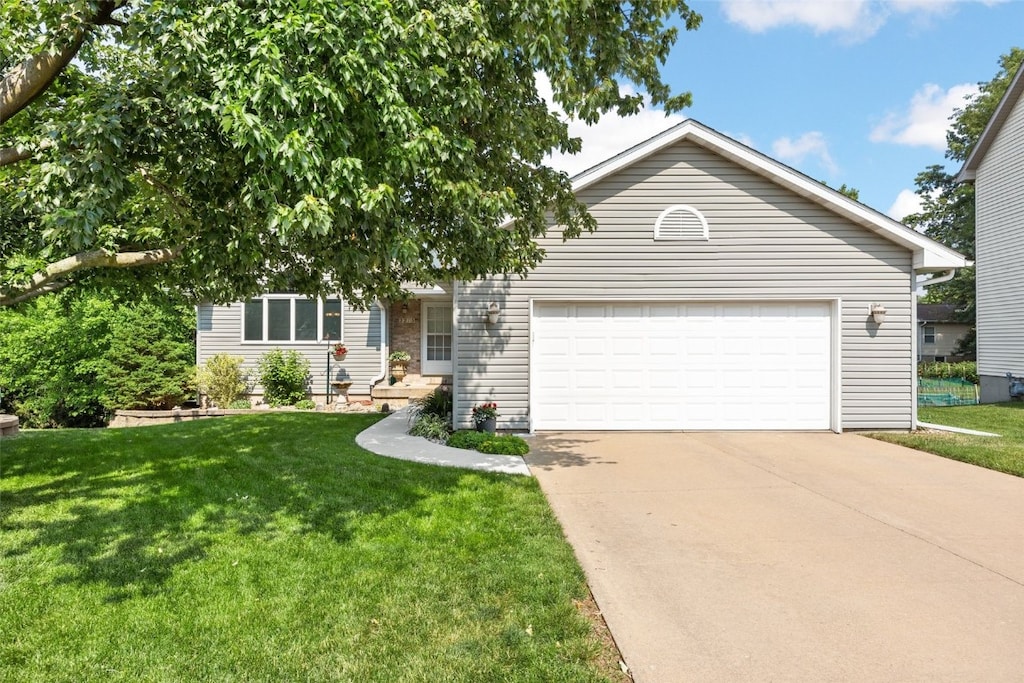 2215 Balsam Ct, Iowa City, IA 52240 - photo 1