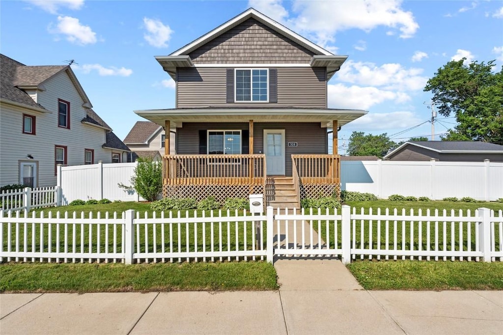 320 6th St SW, Cedar Rapids, IA 52404 - view of front of house with a porch and a fenced front yard