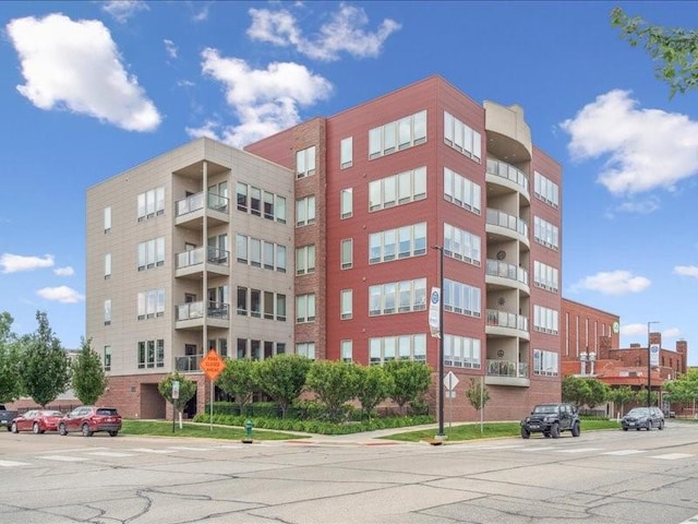 100 4th Ave SW Unit 204, Cedar Rapids, IA 52404 - view of apartment building / complex