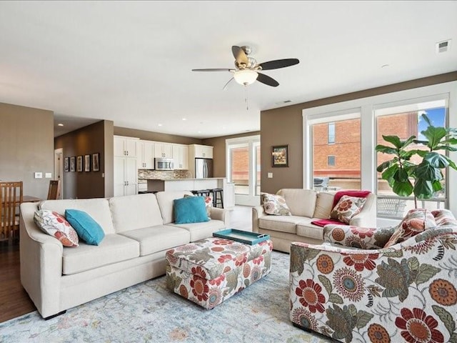 100 4th Ave SW Unit 204, Cedar Rapids, IA 52404 - living area featuring ceiling fan