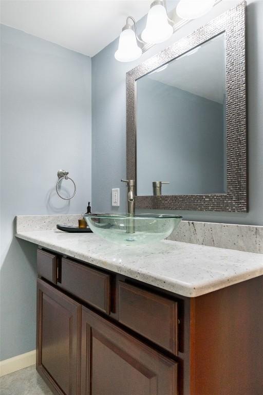 4402 Oak Leaf Ct NE, Cedar Rapids, IA 52411 - bathroom with vanity