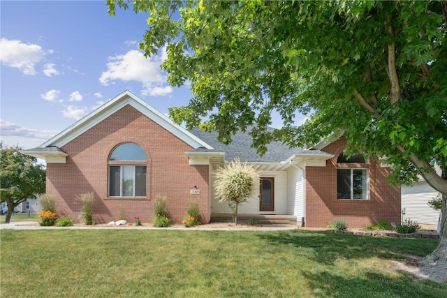 310 34th Ave, Marion, IA 52302 - view of front of home featuring brick siding and a front yard