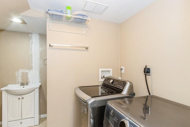2175 Chandler St SW, Cedar Rapids, IA 52404 - washroom featuring independent washer and dryer