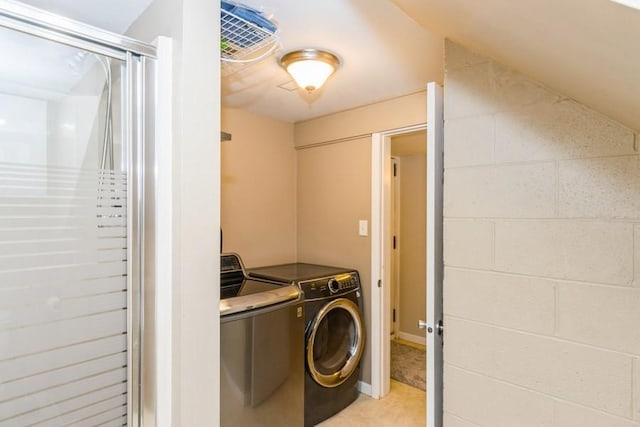 2175 Chandler St SW, Cedar Rapids, IA 52404 - laundry room featuring washing machine and clothes dryer and concrete block wall