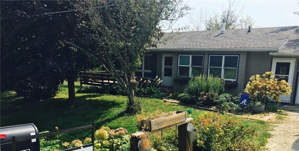 420 Knoll St, Anamosa, IA 52205 - view of property exterior with roof with shingles and a yard