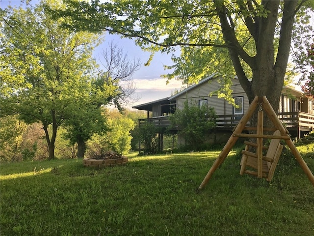 420 Knoll St, Anamosa, IA 52205 - view of green lawn with a deck