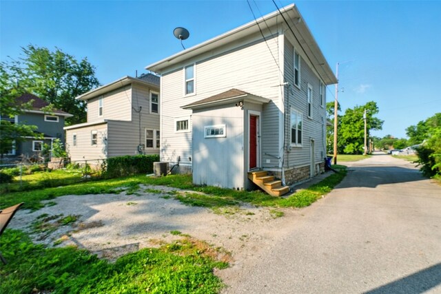 216 15th St NE, Cedar Rapids, IA 52402 - rear view of house featuring entry steps and driveway
