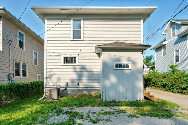 216 15th St NE, Cedar Rapids, IA 52402 - rear view of house