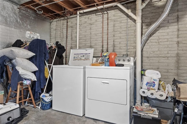 2145 Coldstream Ave NE, Cedar Rapids, IA 52402 - laundry room featuring washer and dryer