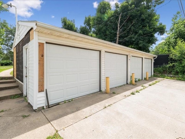 1308 A Ave NW, Cedar Rapids, IA 52405 - view of detached garage