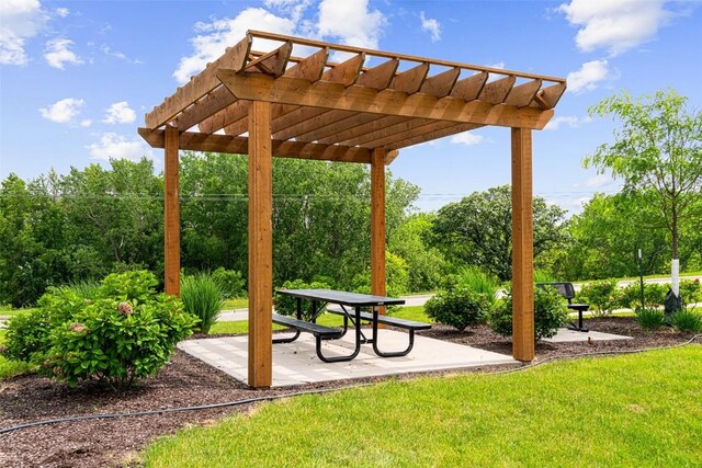 2871 Spring Rose Cir Unit 207, Coralville, IA 52241 - view of community featuring a pergola, a yard, a patio area, and view of wooded area