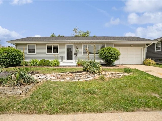 8 25th Ave SW, Cedar Rapids, IA 52404 - ranch-style house with an attached garage, driveway, and a front yard