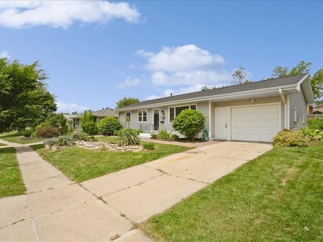 8 25th Ave SW, Cedar Rapids, IA 52404 - single story home featuring an attached garage, driveway, and a front lawn