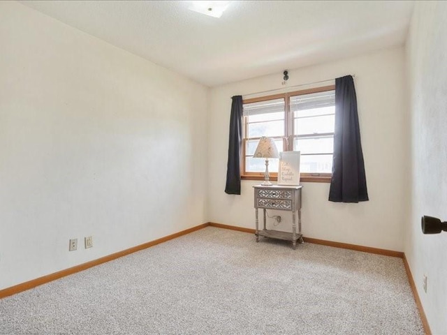 8 25th Ave SW, Cedar Rapids, IA 52404 - unfurnished room featuring carpet flooring