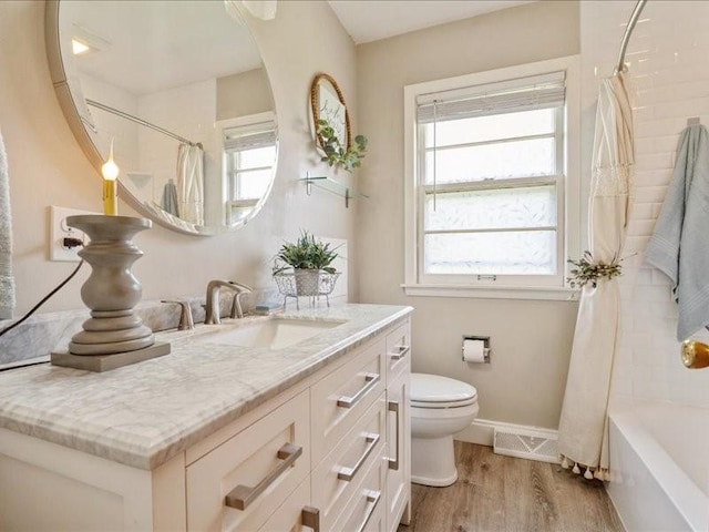 8 25th Ave SW, Cedar Rapids, IA 52404 - full bathroom with vanity, wood finished floors, and shower / tub combo