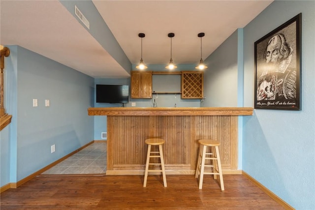 765 34th Ave, Marion, IA 52302 - indoor wet bar with wood finished floors and decorative light fixtures
