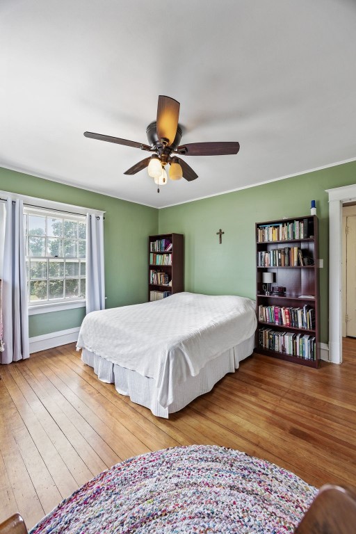 1812 Blake Blvd SE, Cedar Rapids, IA 52403 - bedroom featuring wood-type flooring and a ceiling fan