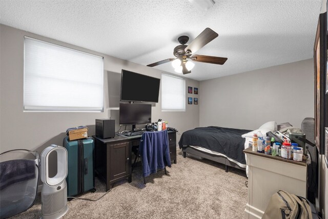 6234 Eastview Ave SW, Cedar Rapids, IA 52404 - bedroom featuring a textured ceiling, light colored carpet, and a ceiling fan