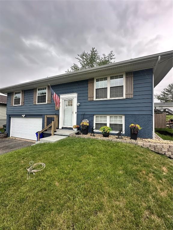6706 Boxwood Ln NE, Cedar Rapids, IA 52402 - split foyer home featuring asphalt driveway, an attached garage, and a front lawn