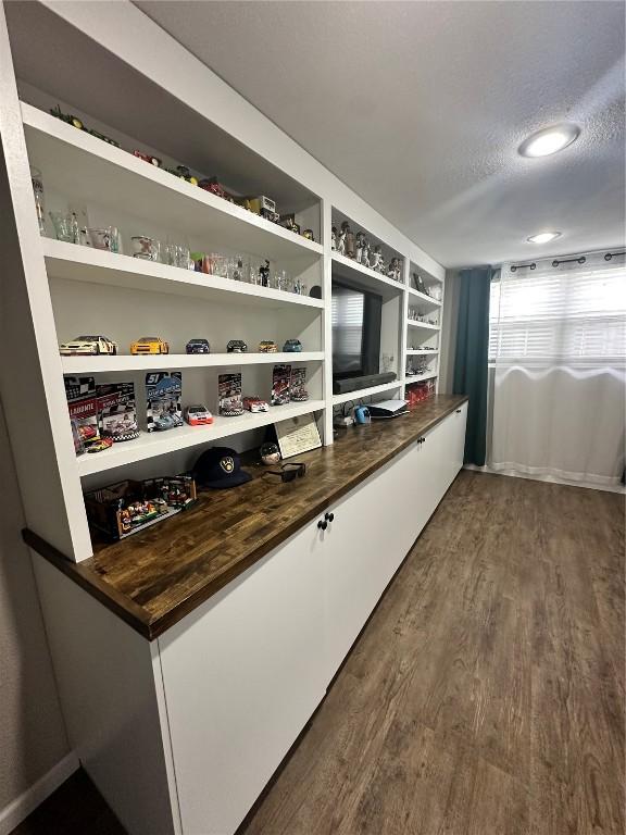 6706 Boxwood Ln NE, Cedar Rapids, IA 52402 - bar area featuring dark wood-type flooring and a textured ceiling