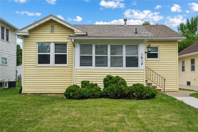 1612 Greene Ave NE, Cedar Rapids, IA 52402 - view of front facade with a front yard