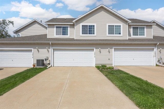 3810 Waterview Ct SW, Cedar Rapids, IA 52404 - view of front of house featuring a shingled roof, driveway, and an attached garage