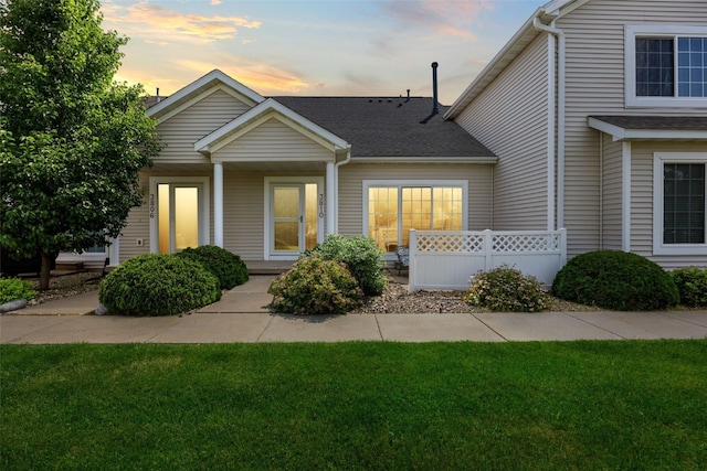 3810 Waterview Ct SW, Cedar Rapids, IA 52404 - view of front facade with a front yard and roof with shingles