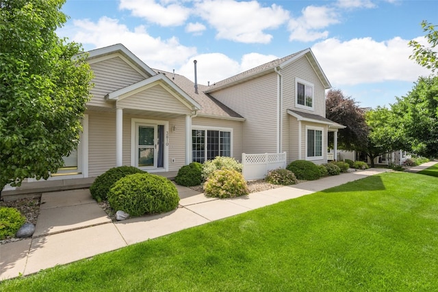 3810 Waterview Ct SW, Cedar Rapids, IA 52404 - view of front facade featuring a front yard and roof with shingles
