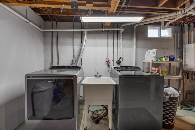 908 18th St SW, Cedar Rapids, IA 52404 - washroom with separate washer and dryer and gas water heater